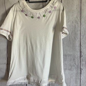 227 Scoop neck tee with lace and button accents